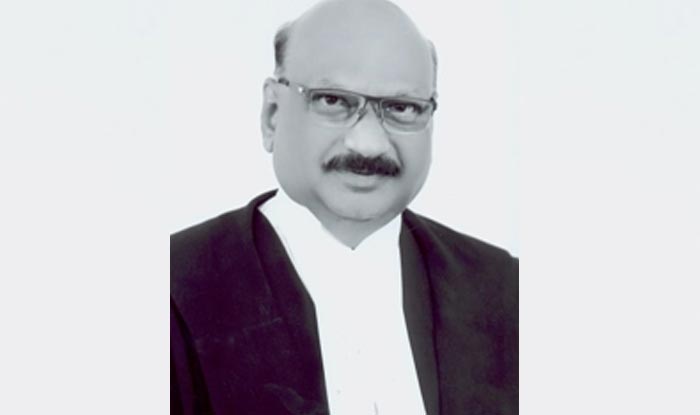 Khaskhabar/सुप्रीम कोर्ट के न्यायाधीश जस्टिस मोहन एम शांतनागोदर (Justice Mohan M Shatnagoudar) का शनिवार देर रात गुरुग्राम के एक निजी अस्पताल में निधन हो गया. वह 62 वर्ष के थे. सूत्रों ने यह जानकारी दी.सूत्रों ने बताया कि जस्टिस शांतनागोदर को फेफड़े में संक्रमण के चलते मेदांता अस्पताल में भर्ती