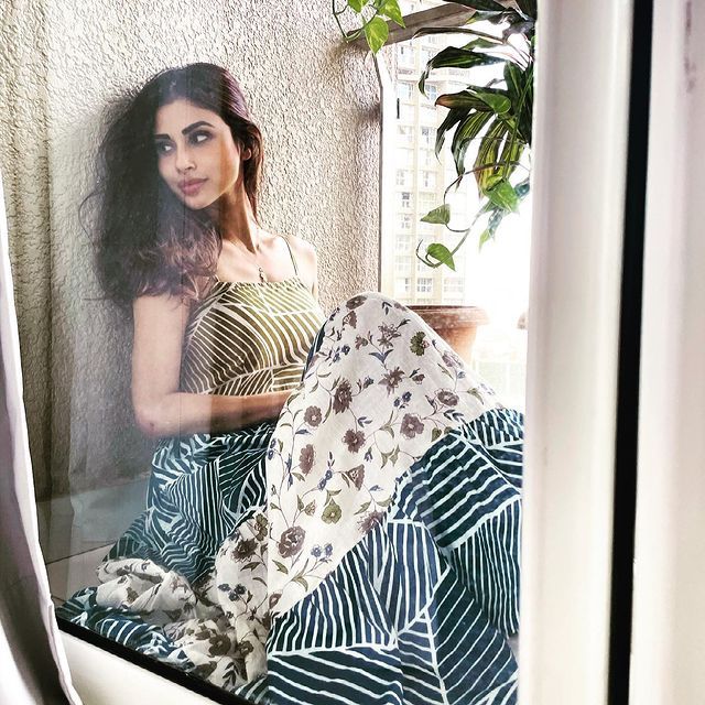 Mouni Roy Hot Photo In Black Dress 11