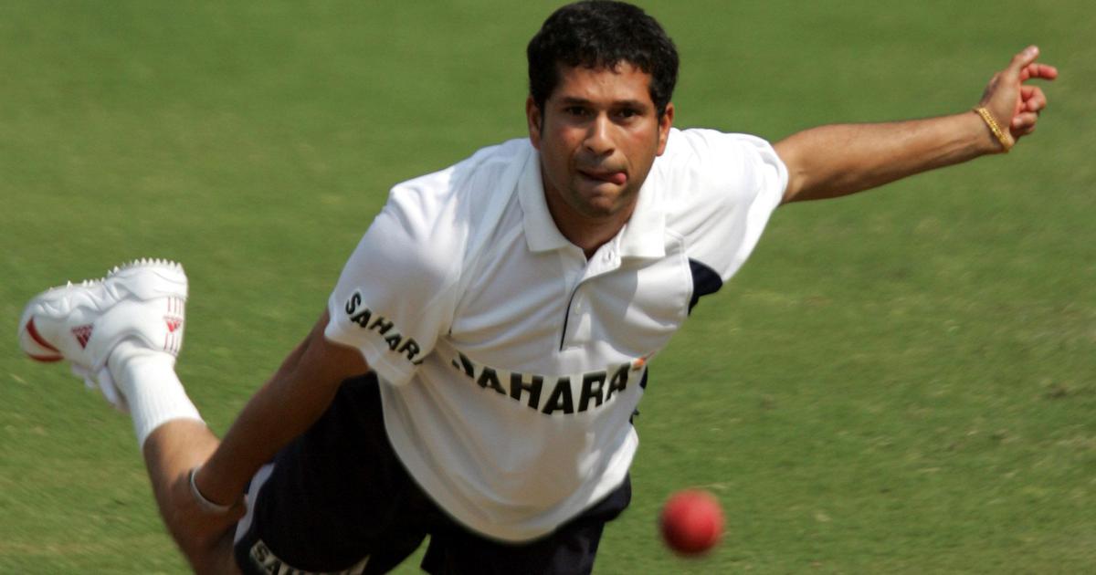 3 Times When Sachin Tendulkar Turned The Match With His Bowling | Watch Videos