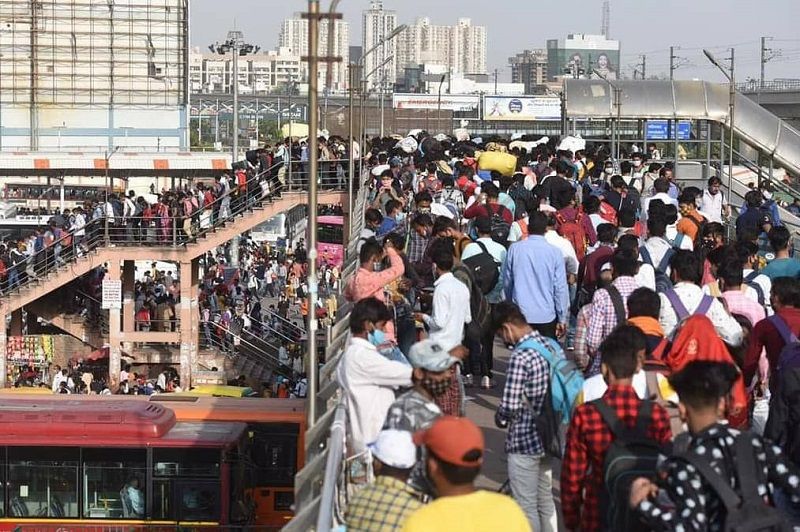 Delhi Lockdown: Migrants Seen Rushing Home, Massive Crowds at Bus ...
