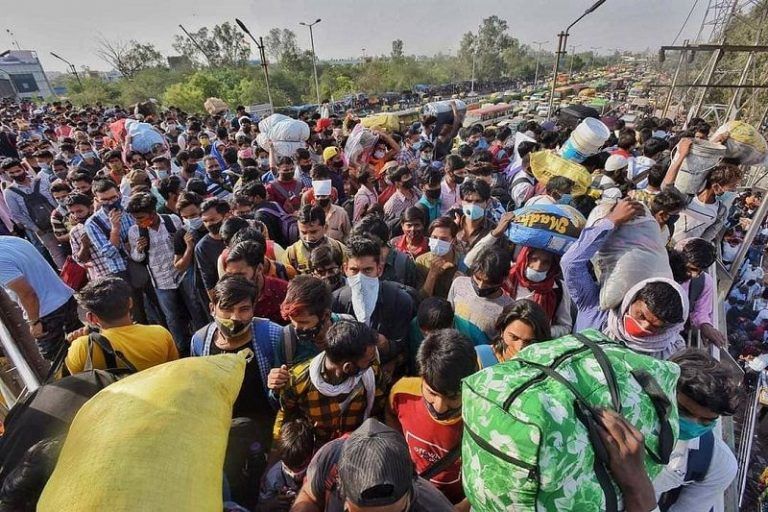 Delhi Lockdown: Migrants Seen Rushing Home, Massive Crowds at Bus ...