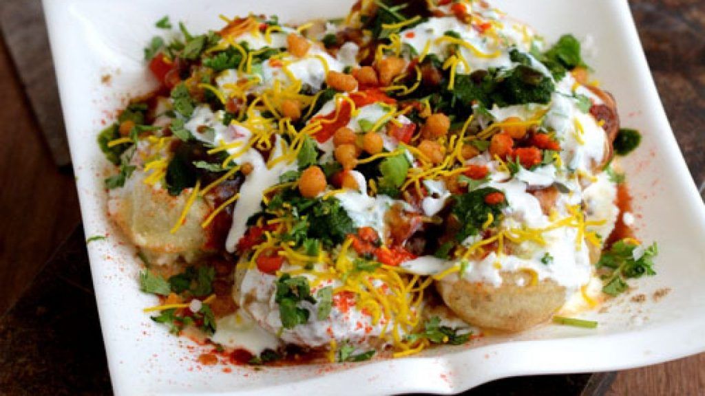 8 Varanasi Street Foods That You Must Try For The Salvation of The Foodie Soul In You