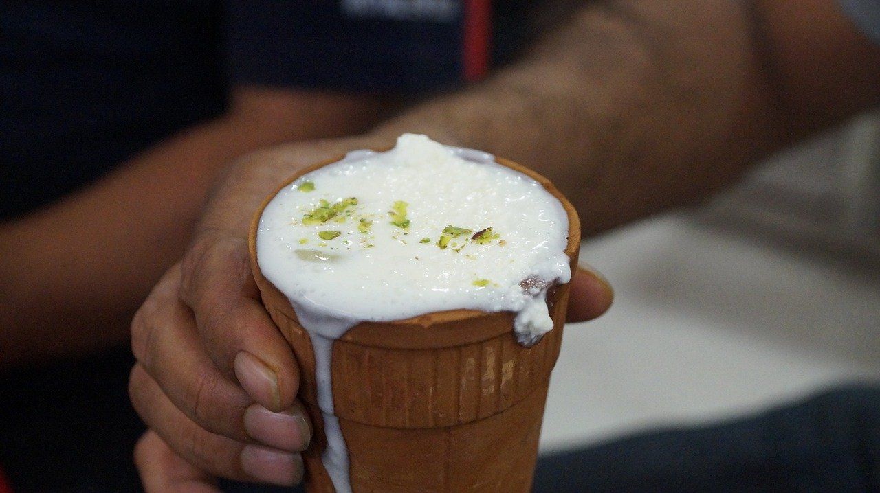 8 Varanasi Street Foods That You Must Try For The Salvation of The Foodie Soul In You
