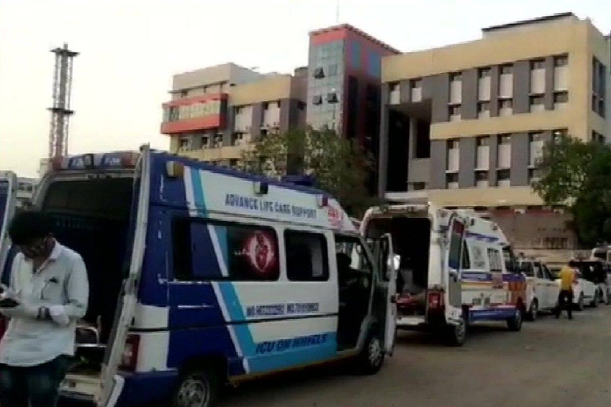 Amid Bed Shortage in Gujarat, Ambulances Spotted in Long Queues Outside Rajkot Hospital Amid Bed Shortage in Gujarat, Ambulances Spotted in Long Queues Outside Rajkot Hospital