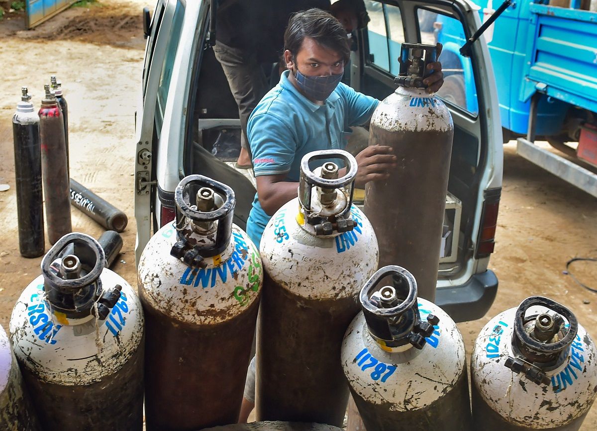 Sit Under Pipal Tree to Increase Oxygen Saturation: COVID Patients Told by Police in UP’s Prayagraj
