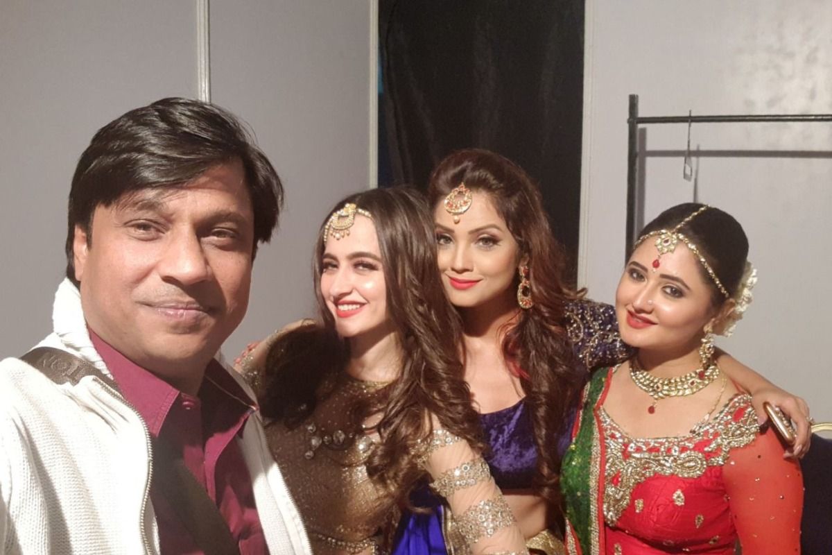 Filmmaker Santosh Gupta’s Wife-Daughter Die by Suicide: Rashami Desai's Manager Gets Calls After Being Confused With Same Name