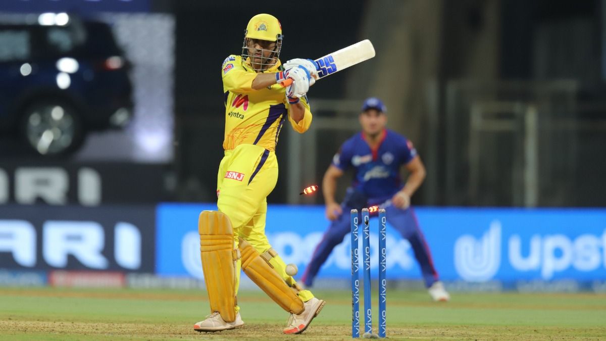 MS Dhoni Has to Take Call on His Batting Order: Sunil Gavaskar After CSK Suffered Defeat to Delhi Capitals