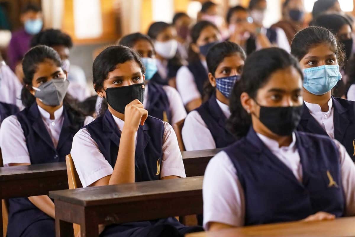 More Than 600 Students Test Positive For Covid After Schools Reopen in  Maharashtra's Solapur