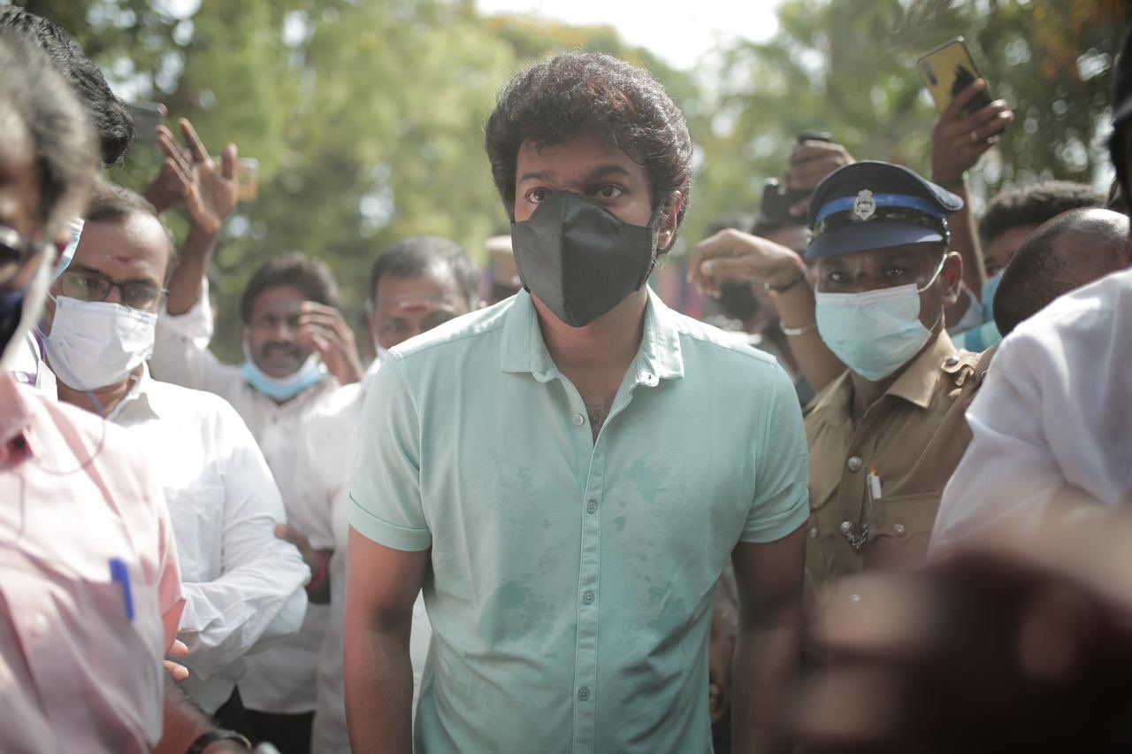 Tamil Nadu Elections 2021: Master Actor Vijay Cycles to Polling Booth to Cast His Vote And Wins Hearts | Watch Video