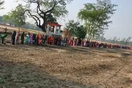Hundreds of Women Offer Prayers to 'Corona Mai' in UP Village