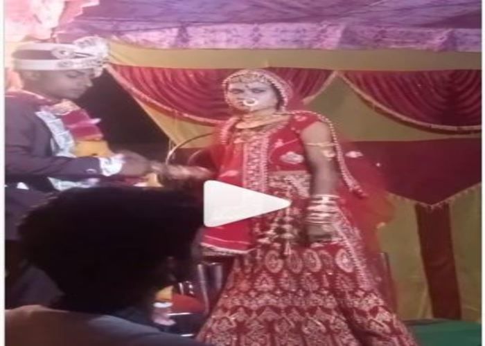 Angry Bride VIRAL Video: Groom's Friends Crack Joke During Varmala Ceremony. What Happened Next...