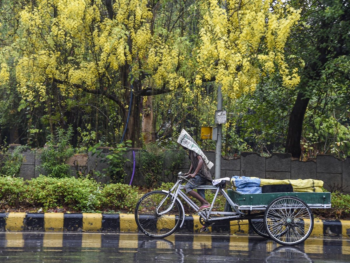 Delhi Gets Relief From Blistering Heatwaves As Rain Lashes Parts of National Capital | Watch