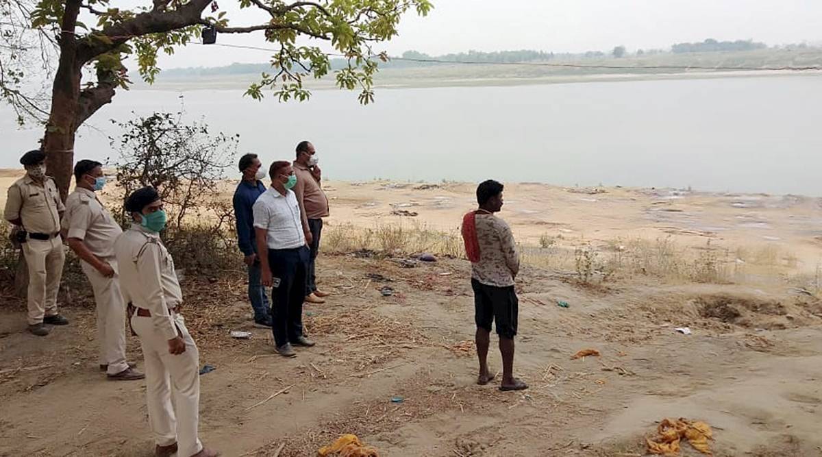 Experts Rule Out Transmission of Coronavirus Through Water After Bodies Found Dumped in Ganga, Yamuna