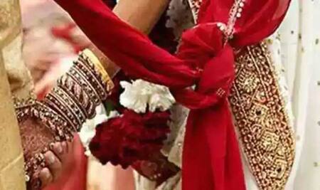 शादी है या खेल...दुल्हन के घर पहुंची दो-दो बारात, एक दूल्हे को पहनाई  वरमाला, दूसरे के साथ रचाया ब्याह