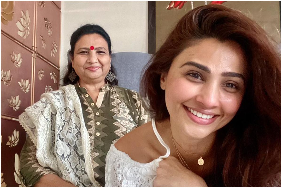Mother's Day Special | Daisy Shah on Having a Mom Who Loves to Travel And Living Her Life to The Fullest
