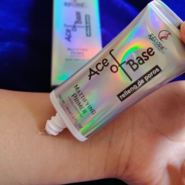 This extremely lightweight primer blends so well on the face.