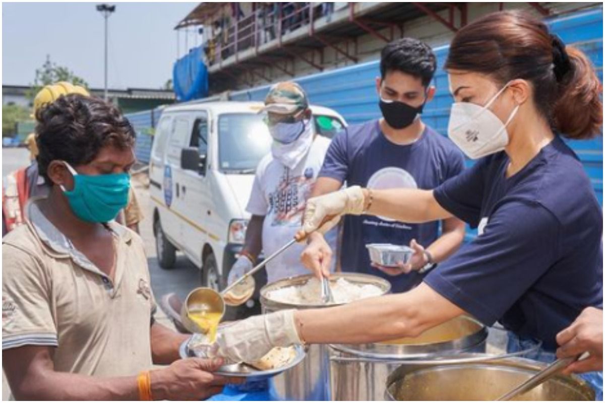 Jacqueline Fernandez Comes Forth To Help Amid COVID-19 Crisis, Serves Meals To The Needy