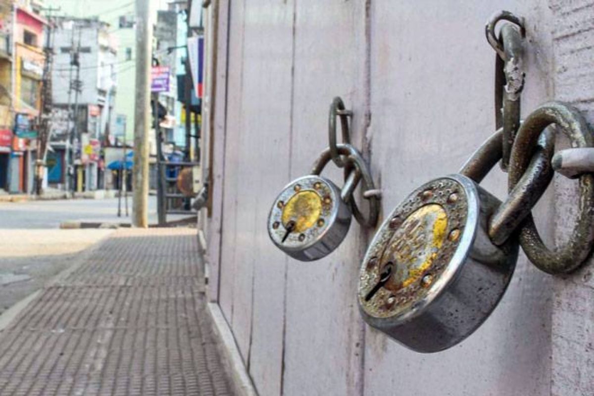 Gujarat Unlock Latest Covid Guidelines: Night Curfew Lifts in 10 Urban Areas From Today; Schools to Reopen From July 15 | Details