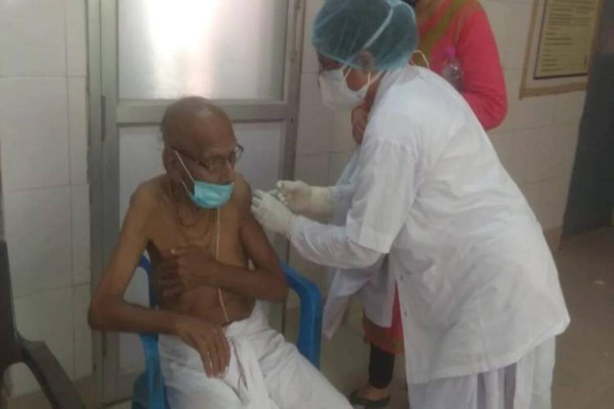 125-Year-Old Man Receives Covid-19 Vaccine in Varanasi, Says 'Simple Food' is Reason For His Longevity