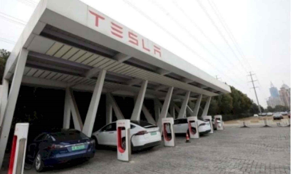 Tesla Supercharger Station Gets Direct Service From McDonalds