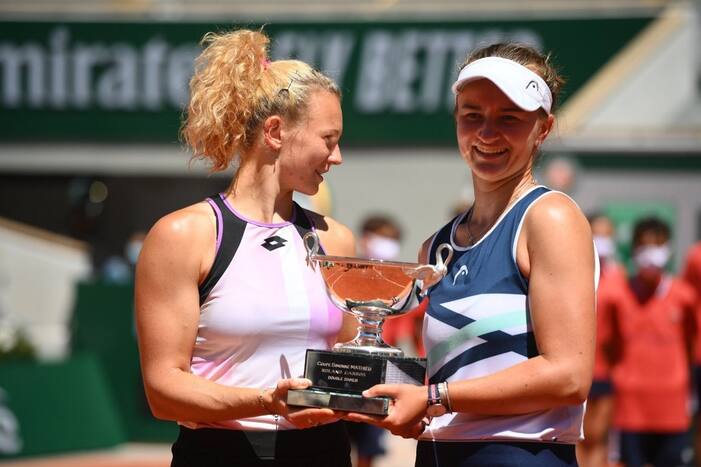 French Open 2021: बारबोरा क्रेसीकोवा ने हासिल की दोहरा सफलता; सिंगल्स के बाद कैटरिना सिनियाकोवा के साथ मिलकर डबल्स खिताब जीता