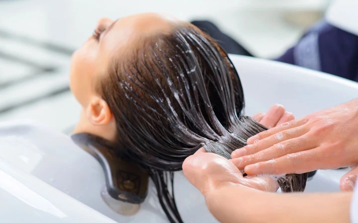 Hair Care Tips: हवे आहेत काळे, रेशमी आणि दाट केस? मग करा हे सोपे उपाय