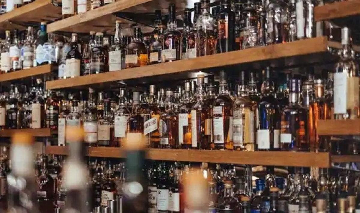 Home Delivery of Liquor in Delhi: Kejriwal Permits Orders Via Website, App; Vendors Can Apply For Licences From Today