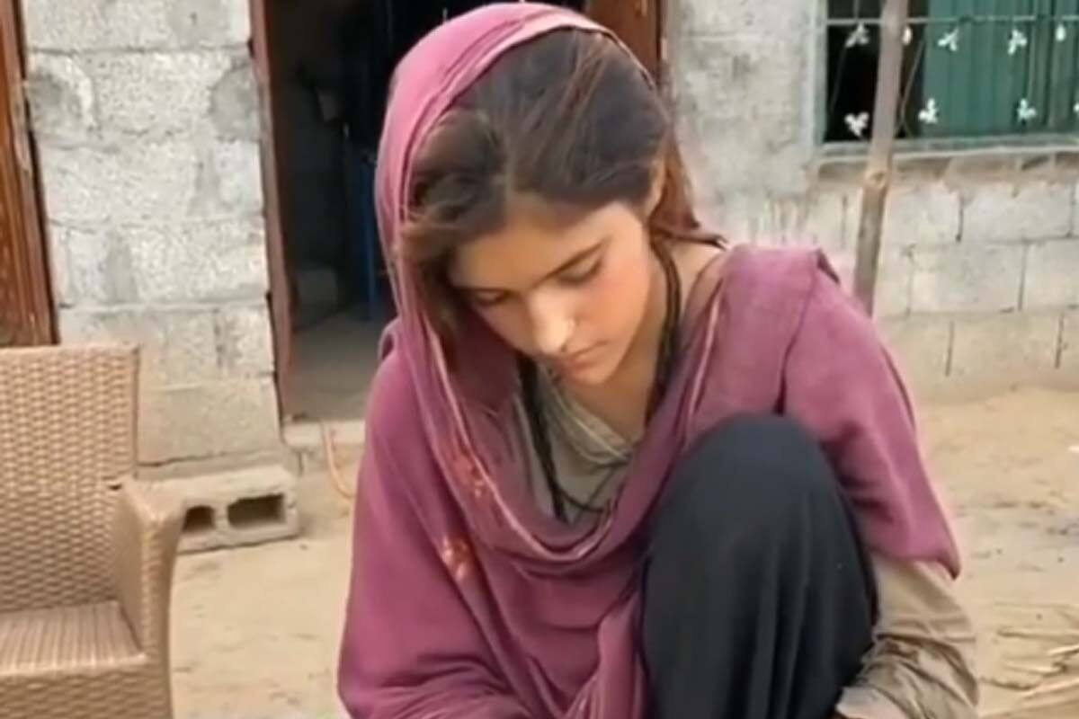 Pakistani Chulhe Wali Ladki: This Awe-Inspiring Beauty is Viral Again, This  Time Simply Cutting Veggies