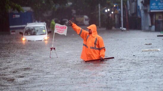 Mumbai Rains LIVE Updates: IMD Issues Red Alert For City, CM Thackeray Takes Stock of Situation