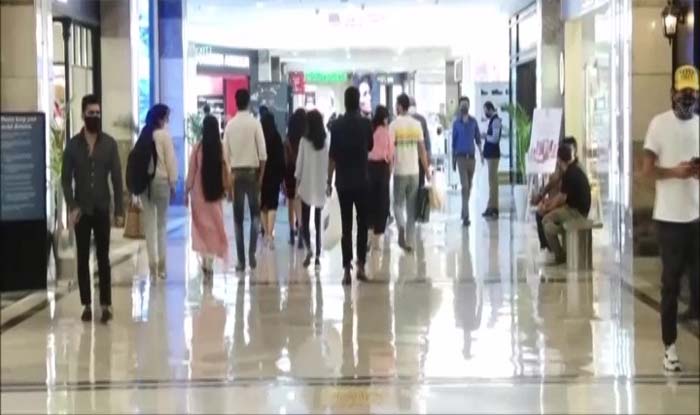 Maharashtra Lockdown: D-Mart in Malad Sealed by BMC For Violating COVID Guidelines