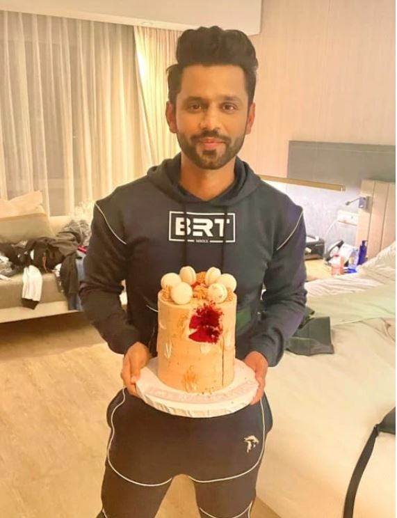 Khatron Ke Khiladi 11 Rahul Vaidya's Fans Surprise Him With Cake as he