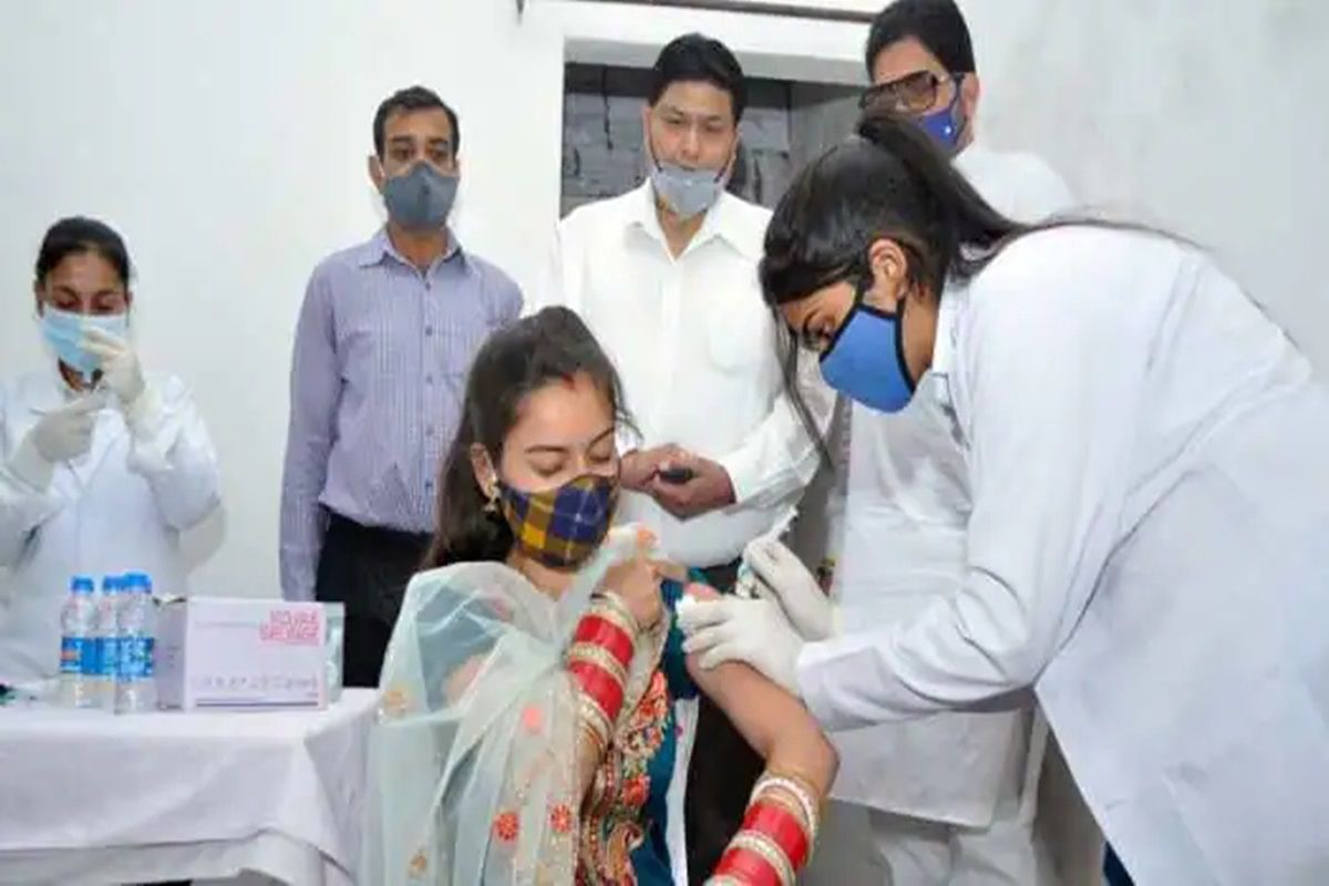 Got Vaccinated? THESE Banks Are Offering Higher Interest Rates on FDs