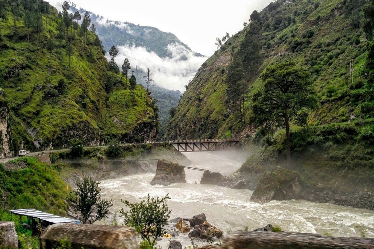 Himachal Pradesh: Kullu to Suspend All Adventure Sports Till September 15; Issues Yellow Alert