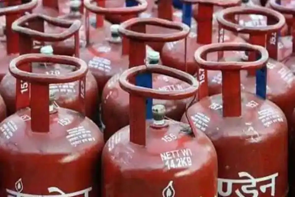 LPG Cooking Gas Cylinder Price Goes up in India: Check New Rates in Delhi,  Mumbai, Kolkata & Chennai