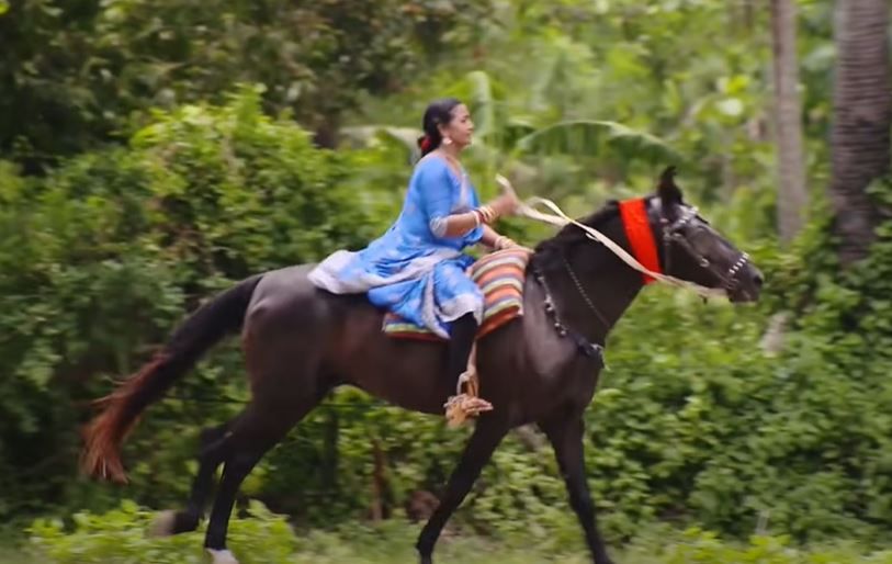 Video of a Saree-clad Woman Riding Horse, Driving Loaded Truck Goes ...