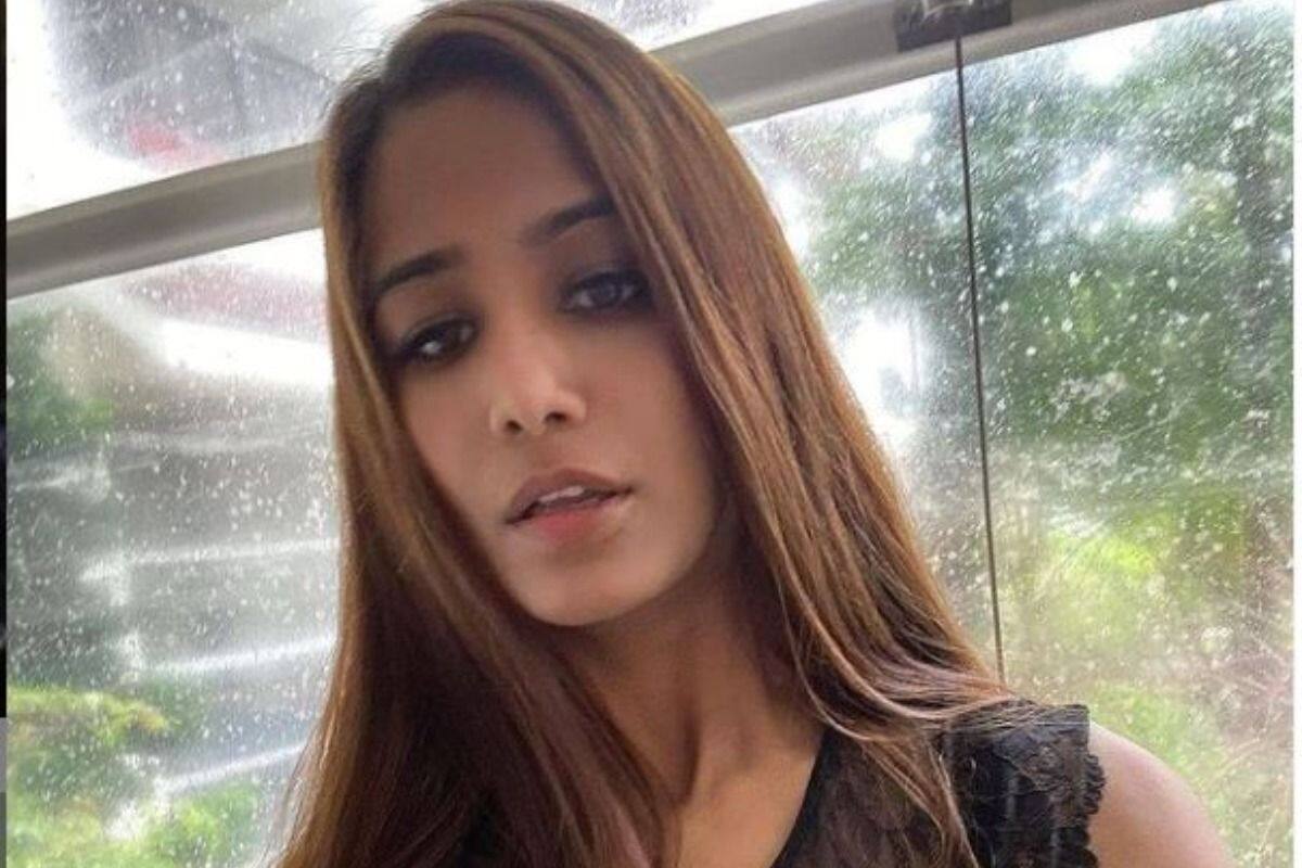 1200px x 800px - Poonam Pandey Gets Protection From Arrest in Porn Video Case Involving Raj  Kundra