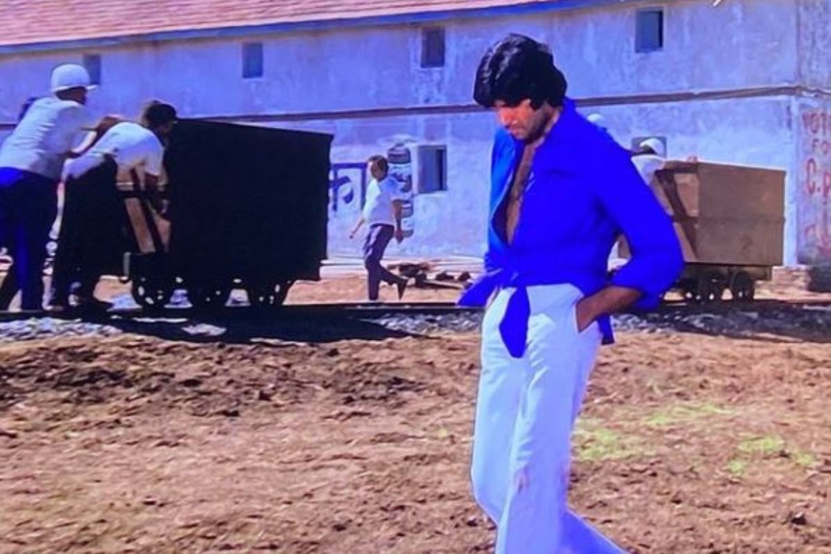 Deewar Trivia: When Amitabh Bachchan Was Asked To Tie Knot Of His Shirt Because It Was 'Too Long'