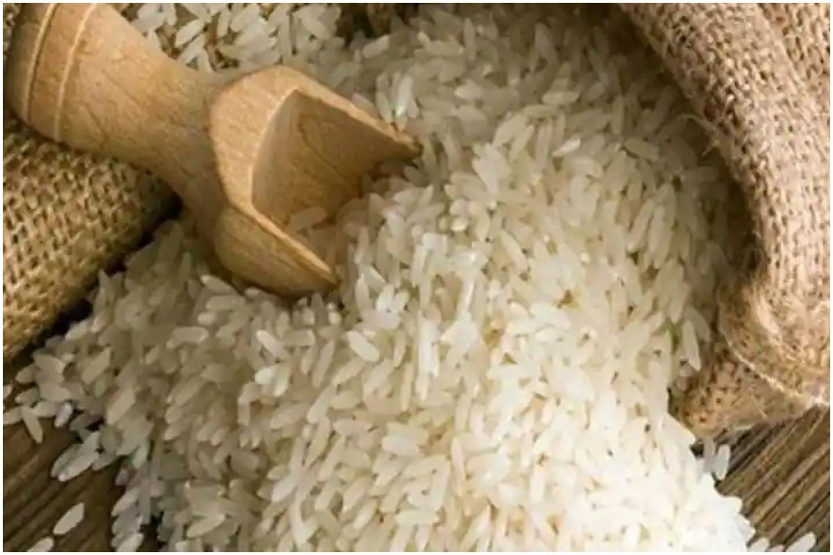 Kache Chawal Khane Ke Nuksan कहीं आपको भी तो नहीं है कच्चे चावल खाने