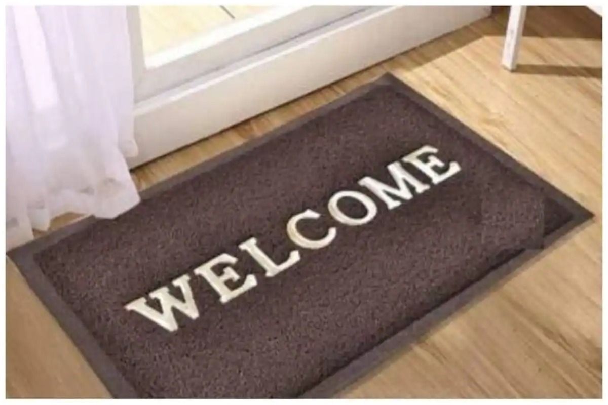 Door mat Vastu Tips घर के पायदान के नीचे रखें ये एक चीज, कुछ ही दिनों