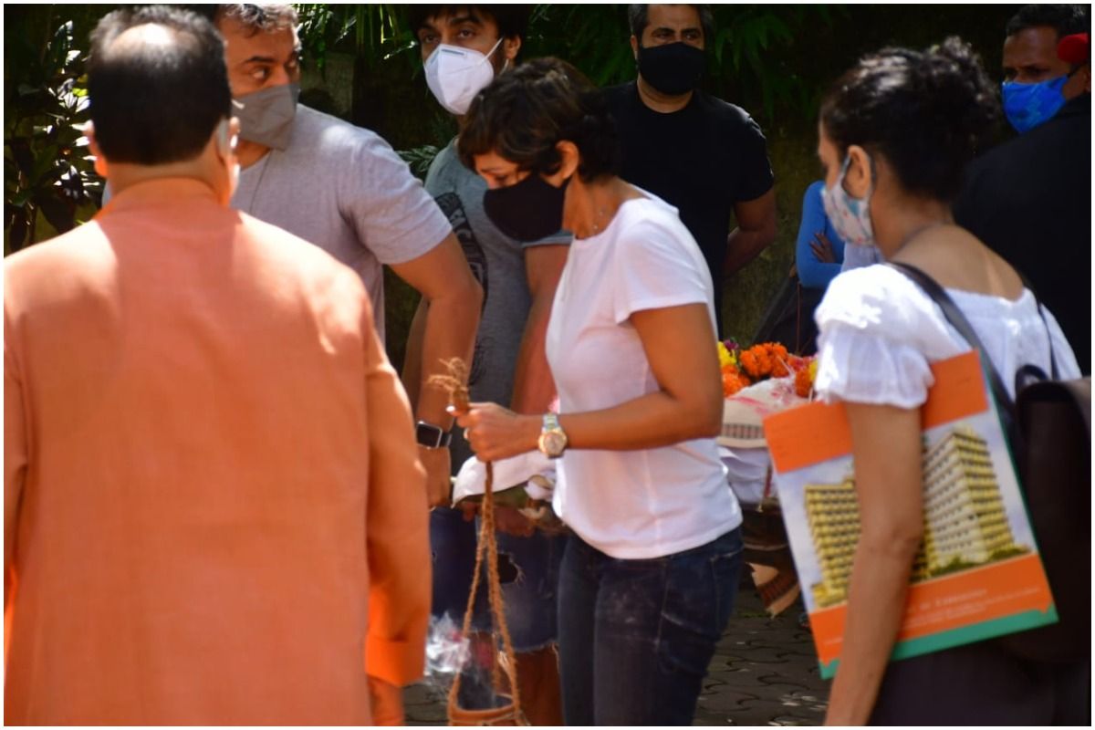 Mandira Bedi Breaks Gender Stereotype at Her Husband Raj Kaushal's Funeral, Carries The Bier