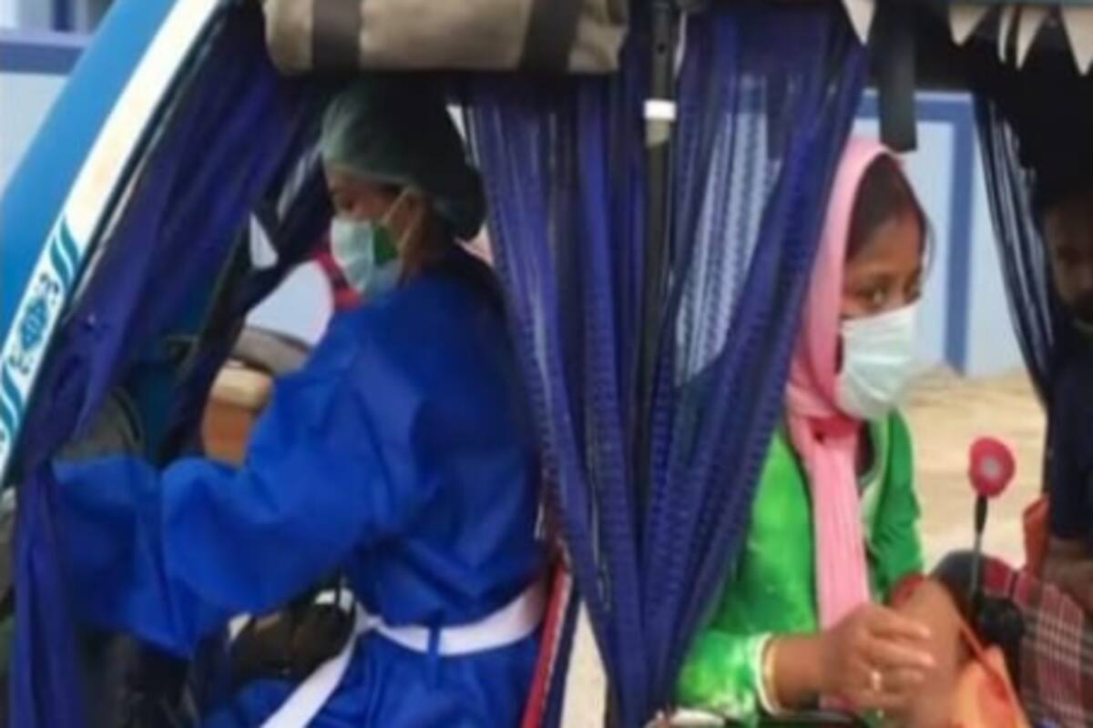 Meet Munmun Sarkar, The First Woman E-rickshaw Driver From Siliguri, Who Ferries COVID-19 Patients For Free