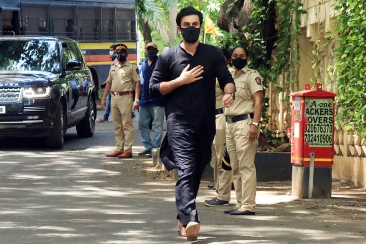 Dilip Kumar Funeral LIVE: Shah Rukh Khan Pays His Last Respects, Bollywood Celebs Line up at Sahab's Residence