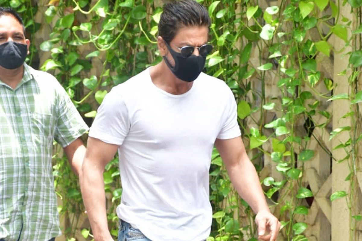 Dilip Kumar Funeral LIVE: Shah Rukh Khan Pays His Last Respects, Bollywood Celebs Line up at Sahab's Residence