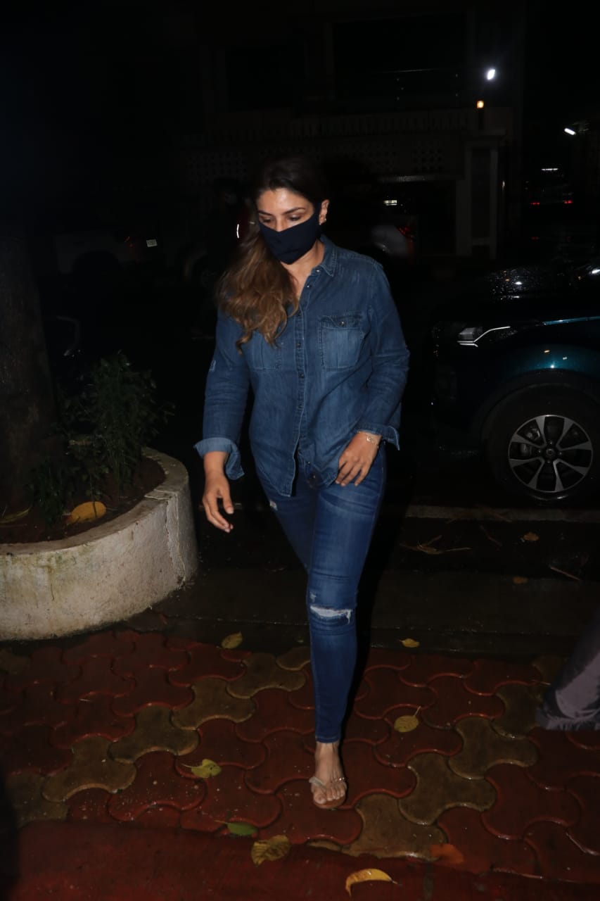 Raveena Tandon at Mandira Bedi's house