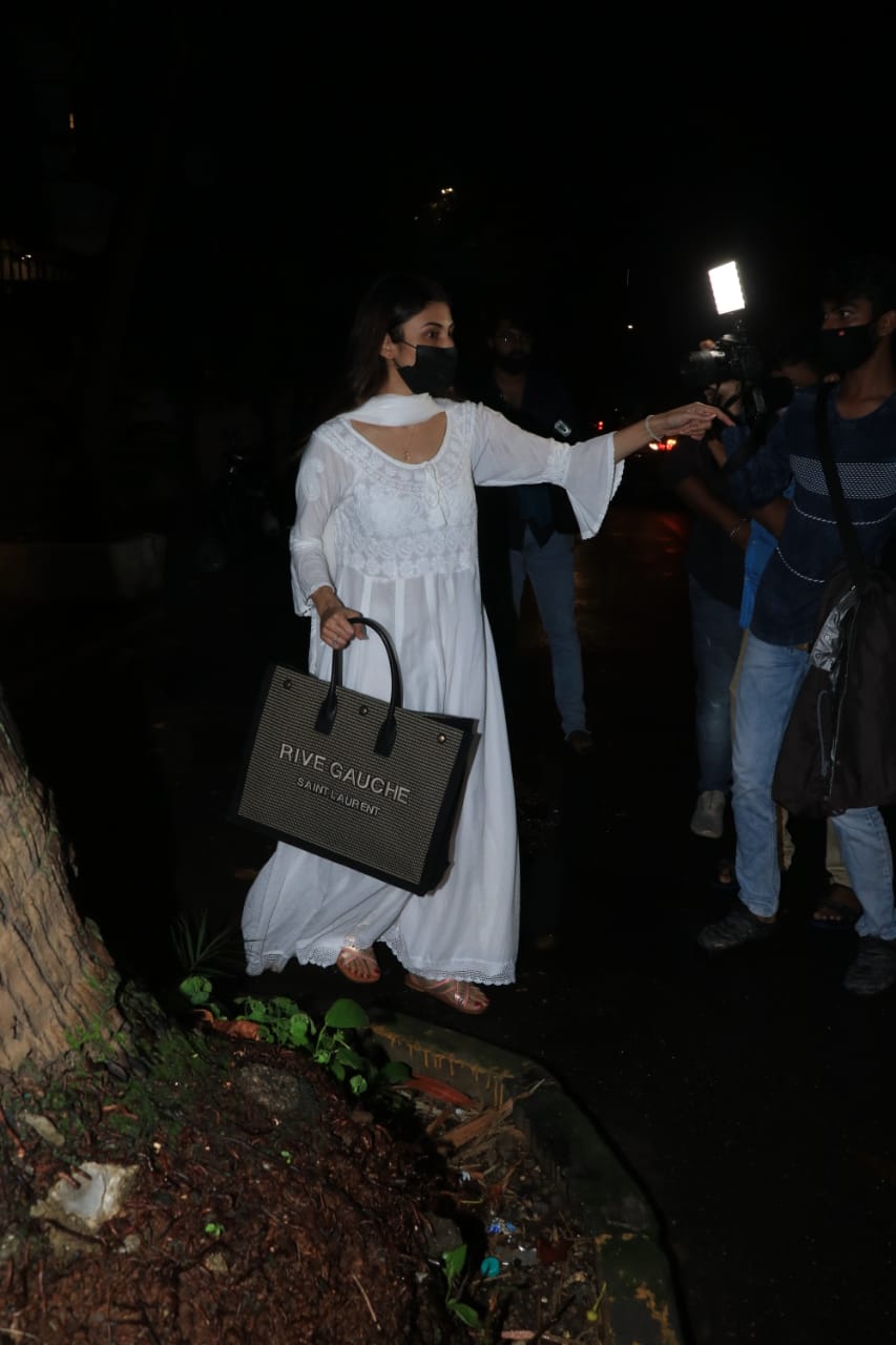 Mouni Roy Visits Raj Kaushal’s House to Pay Respect