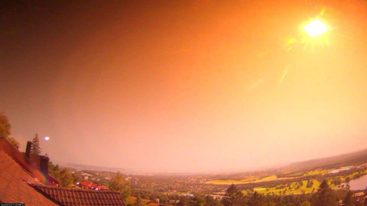 Mysteriously Large Meteor Blazes Through Night Sky in Norway, May Have Hit Earth Near Oslo | Watch