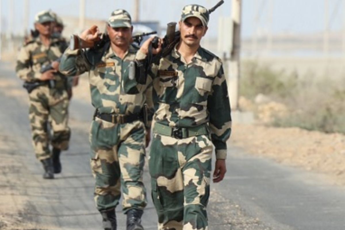 BSF GD Constable Recruitment 2021: 10th Pass Eligible, Salary Up to Rs 69,100; Apply Online at rectt.bsf.gov.in