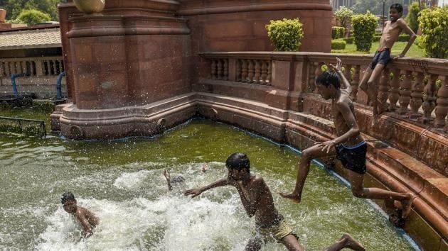 Blistering Heatwave Sweeps North India; Monsoon Likely To Delay Till Mid-July | Top Developments