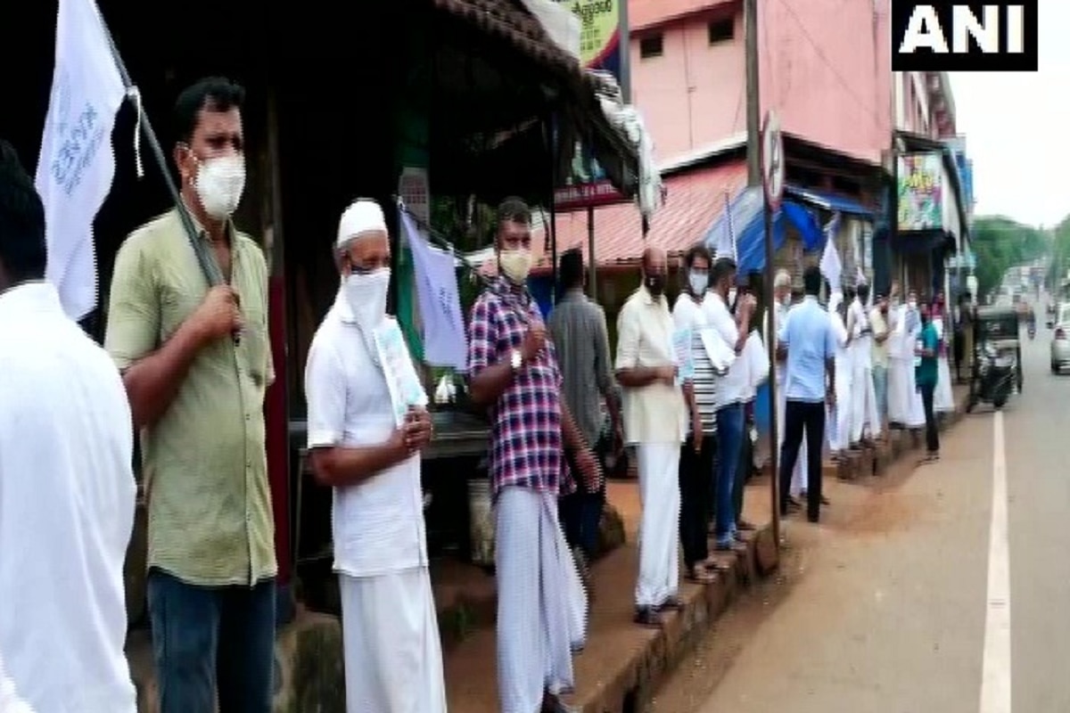 Kerala Lockdown: Traders Hold Protest In Malappuram, Demand Permission To Open Shops Throughout Day