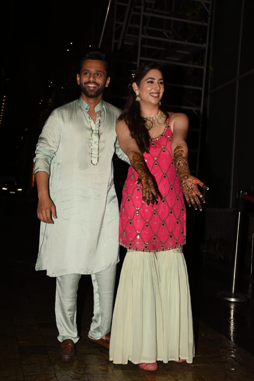 Rahul Vaidya-Disha Parmar Mehendi Ceremony Starts, Groom Sings Mehendi Laga Ke Rakhna-... 3 Disha Parmar shows her Mehendi Designs